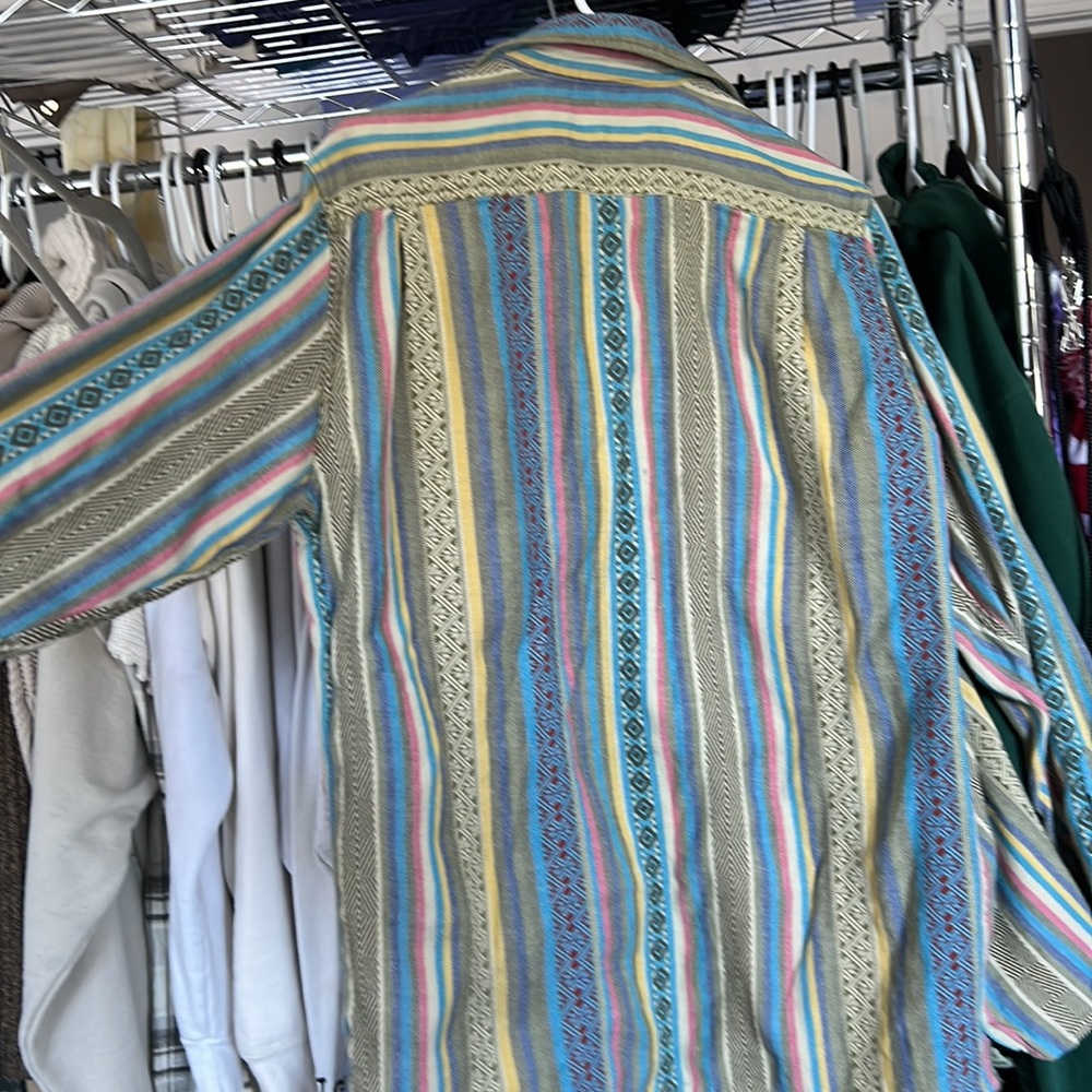 Button up - Picture 3 of 4